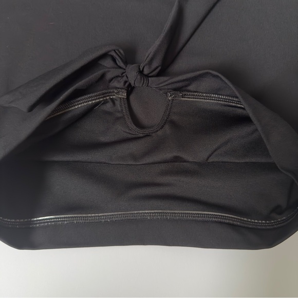 Tropik Short Sleeve Rashguard Black - Picture 5 of 6